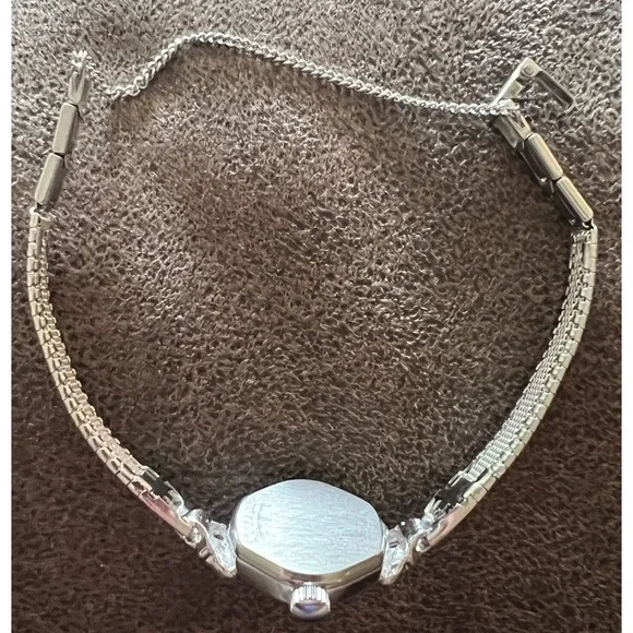 Vintage Ladies Benrus 17 Jewel Silver Tone Cocktail Mechanical Wind Watch - Picture 4 of 9